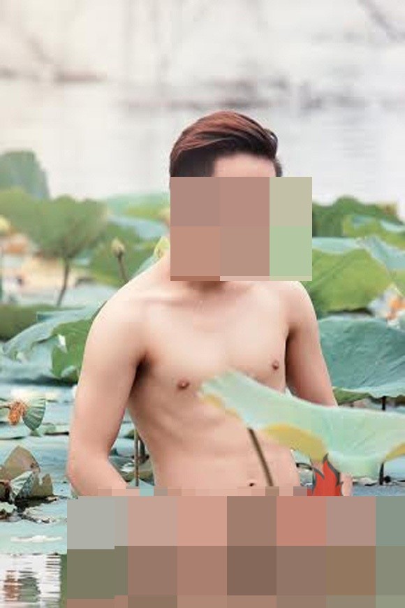 Chang kem chi em, dang may rau cung khoe anh nude o ho sen khien CDM 