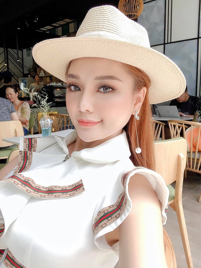 Anh ngoai doi cua Mon 2K voi anh selfie: Khac xa nhu 2 nguoi 