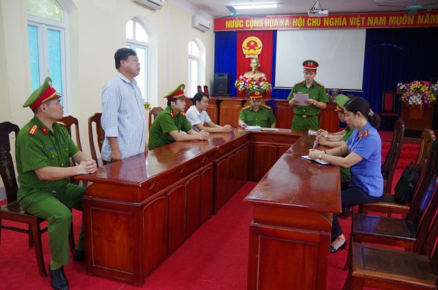 2 chu tich xa o Ha Giang bi bat vi an chan tien cua nguoi dan