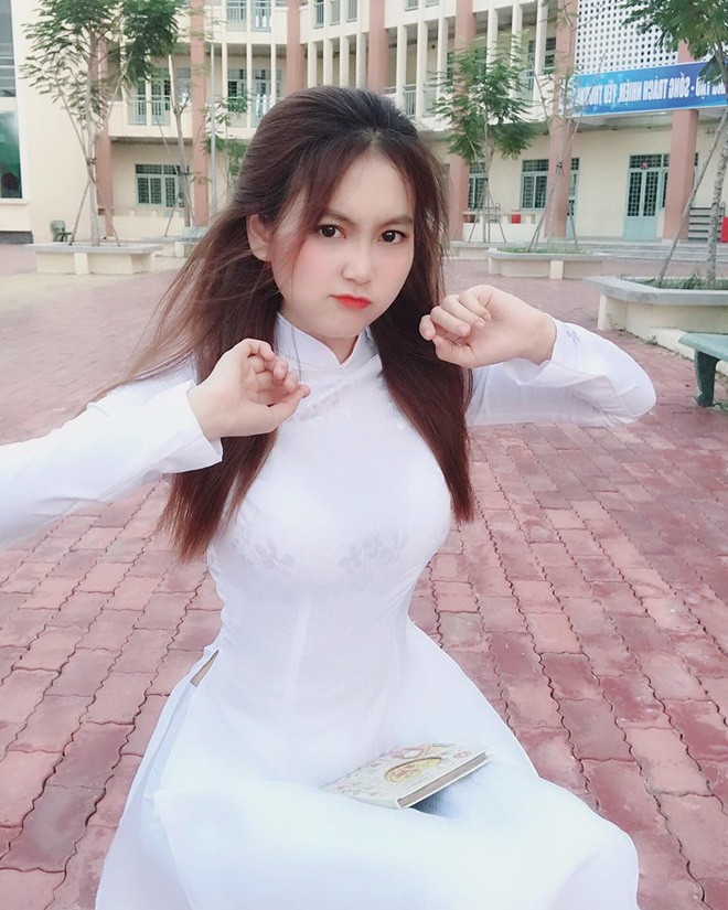 Co giao hot nhat Sai thanh lo hinh anh au tho khien dan tinh 