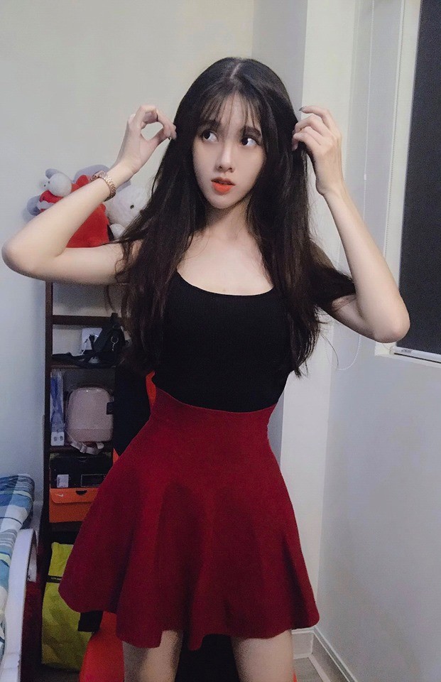 Nu streamer Viet khoe chieu cao 