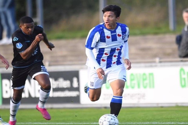 Dat niem tin vao Doan Van Hau, HLV SC Heerenveen nhan trieu like tu fan Viet