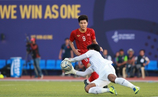 U22 Viet Nam tien Thai Lan len may bay roi SEA Game 30 ngay vong bang-Hinh-3