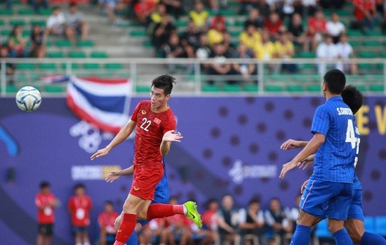 U22 Viet Nam tien Thai Lan len may bay roi SEA Game 30 ngay vong bang-Hinh-8