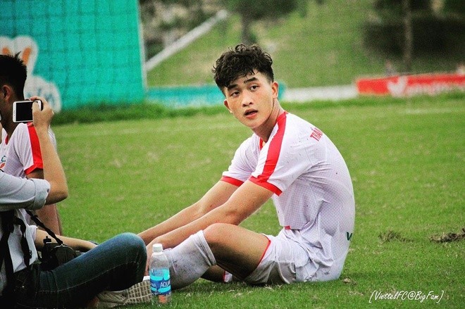 Soi hoi em ut U23 Viet Nam: Dau chi dep ma con cao to-Hinh-2