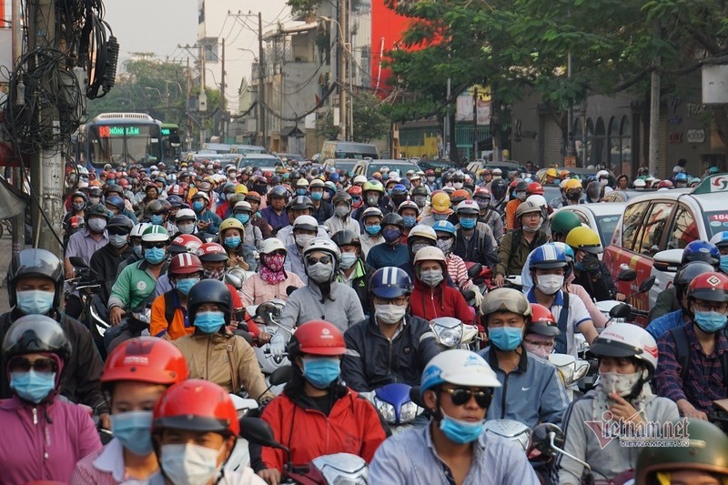 Ben xe diu hiu, ngoai duong 