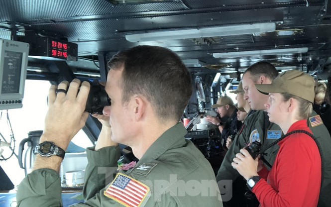 Choang ngop dan chien co dau san sat tren tau san bay USS Theodore Roosevelt-Hinh-4