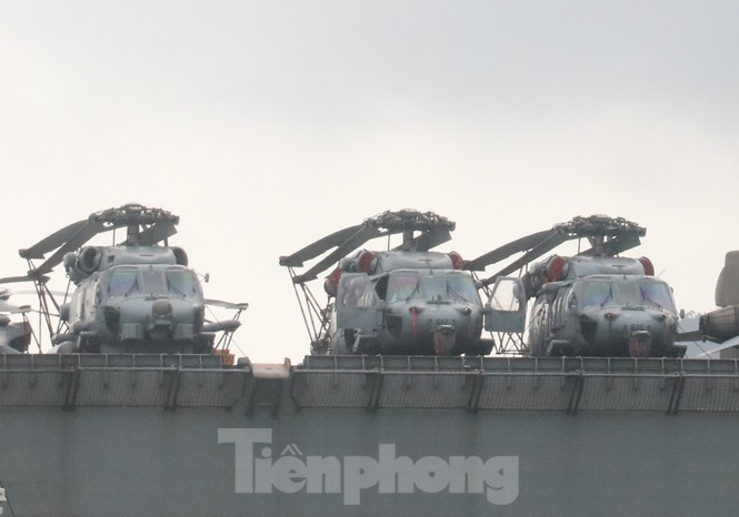 Choang ngop dan chien co dau san sat tren tau san bay USS Theodore Roosevelt-Hinh-8