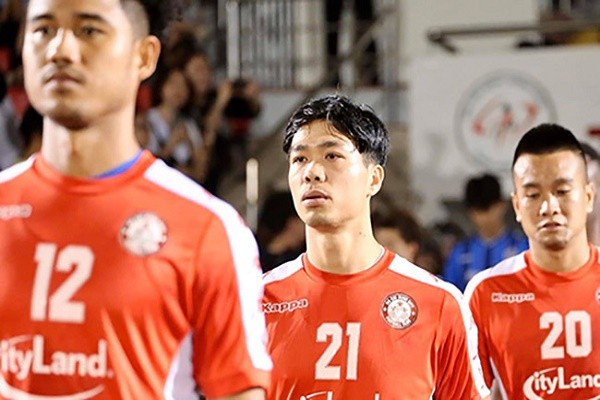 V-League tam nghi vi COVID-19, bao nhieu CLB giam luong cau thu?