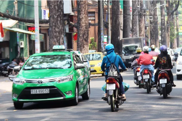 Ha Noi sau ngay 22/4: Hang an, taxi duoc hoat dong, tra da, tra chanh via he bi cam-Hinh-2