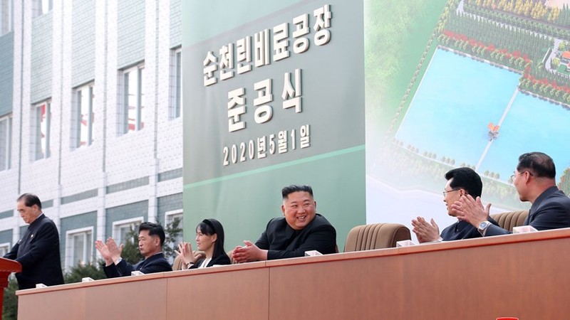 Hinh anh ong Kim Jong Un “tai xuat” trong le khanh thanh mot nha may-Hinh-4