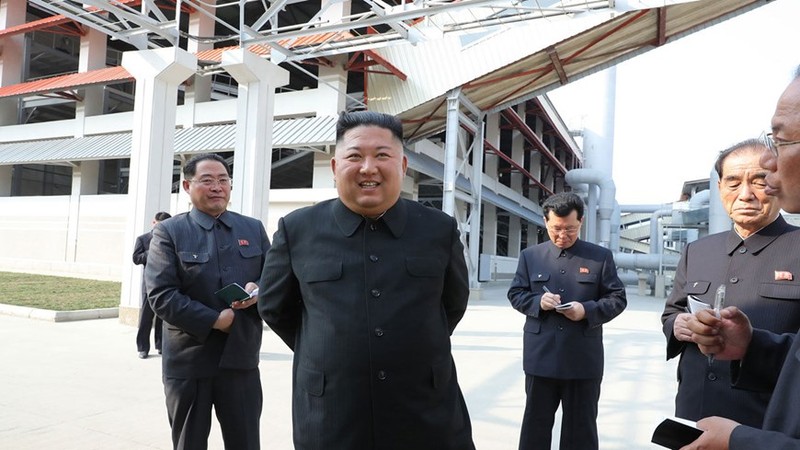 Hinh anh ong Kim Jong Un “tai xuat” trong le khanh thanh mot nha may-Hinh-5