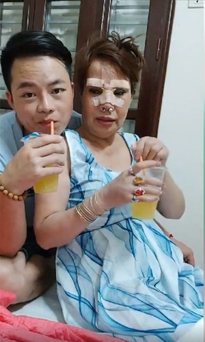 Khoe anh om ap, co dau 62 tuoi bi CDM binh luan soi moi-Hinh-12