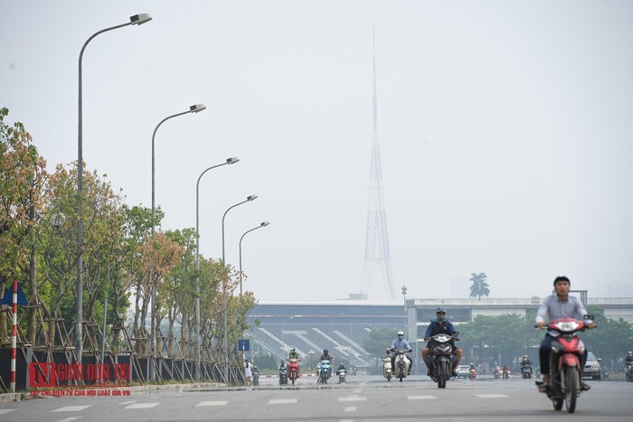 Ha Noi: Khong khi o nhiem nghiem trong, bui min trang xoa giua mua he-Hinh-2