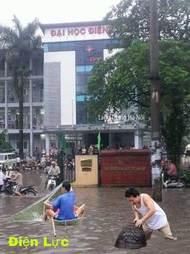 Ha Noi ngap nuoc, san cac truong dai hoc lon bong bi che anh-Hinh-12