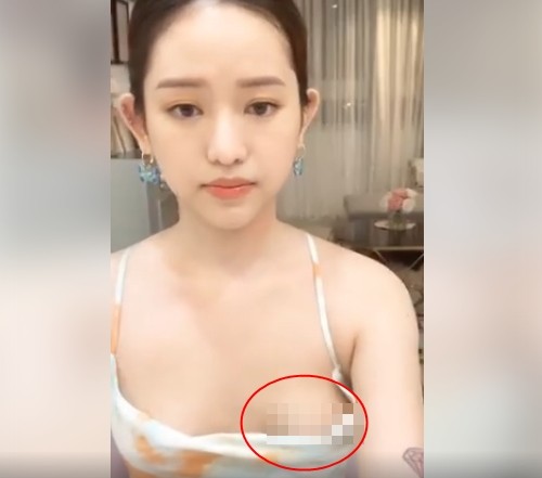 Suyt lo vong 1 khi livestream, hot girl Ca Mau khien dan tinh het hon