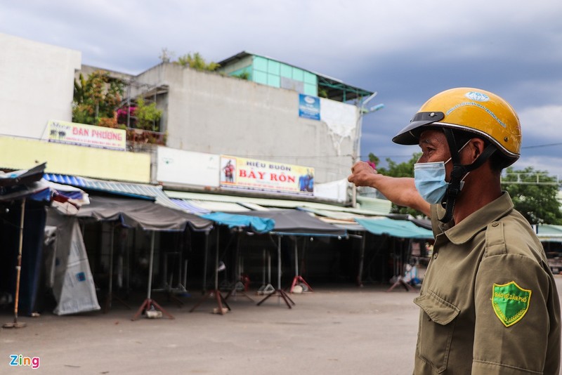 Ben trong khu pho bi phong toa do co nguoi mac Covid-19 o Tam Ky-Hinh-9