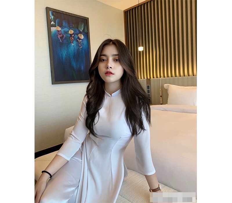 Hiem khi mac ao dai, hot girl Ha thanh khoe triet de 3 vong-Hinh-6