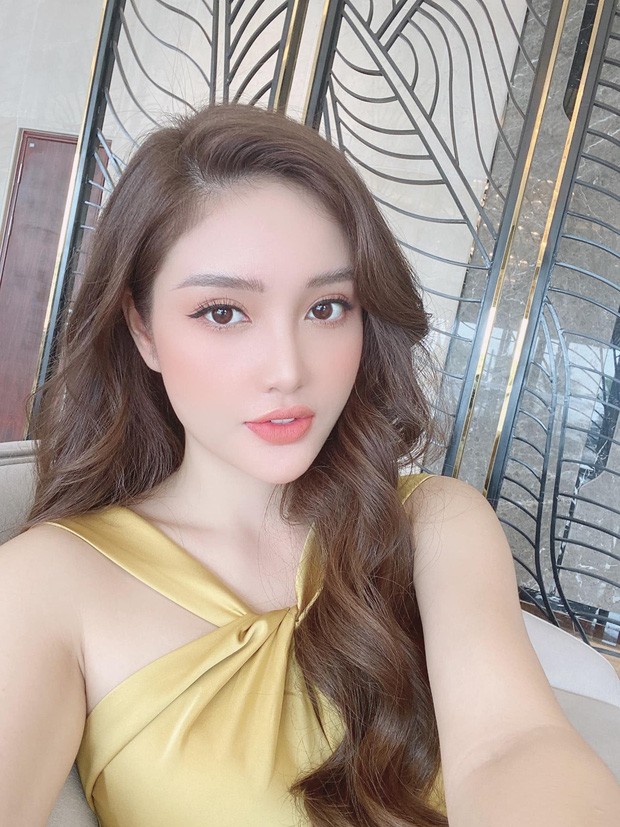 Cai ten moi nhat trong dan WAGs Viet co profile khung ra sao?