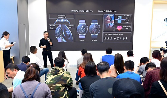 SmartWatch GT 2 Pro voi luong pin an tuong, gan 15 ngay-Hinh-2