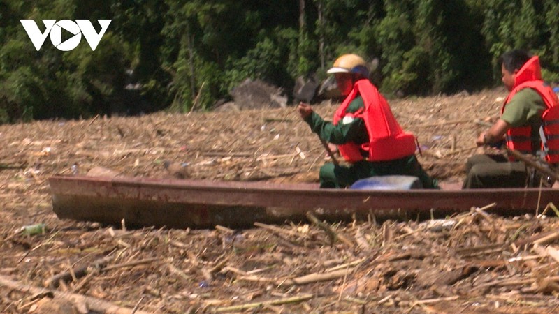 Kho thong duong vao cuu ho nan nhan vu sat lo Nam Tra My-Hinh-2