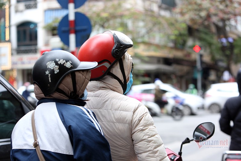 Ngay ret te tai, nguoi Ha Noi trum ao mua xuong pho-Hinh-10