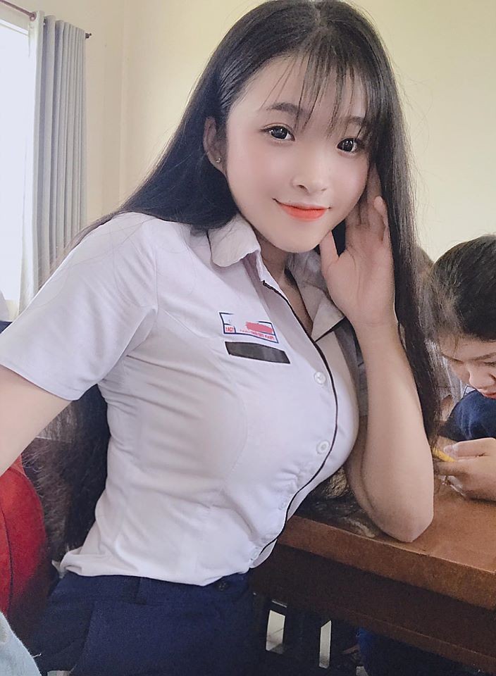 Dien ao dai dep xao xuyen, nu sinh 2K2 khien duoc khen het loi-Hinh-10