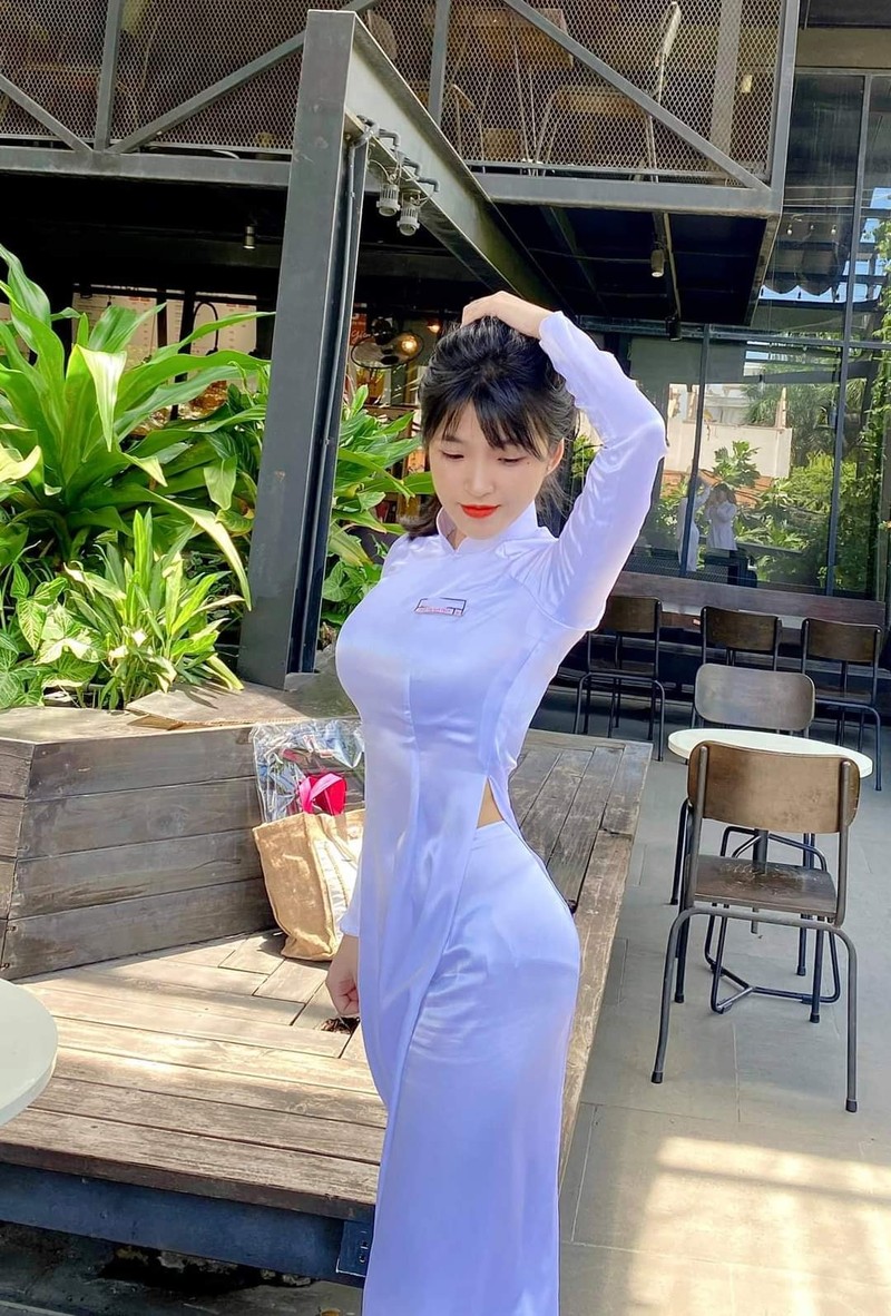 Dien ao dai dep xao xuyen, nu sinh 2K2 khien duoc khen het loi-Hinh-7