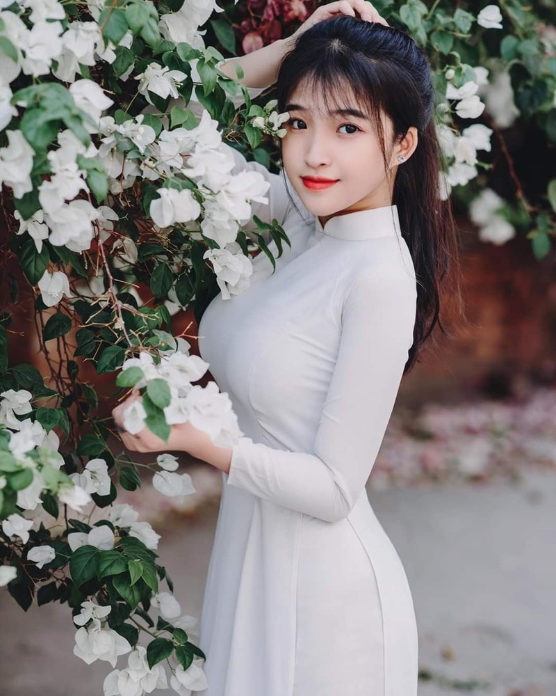 Dien ao dai dep xao xuyen, nu sinh 2K2 khien duoc khen het loi-Hinh-8