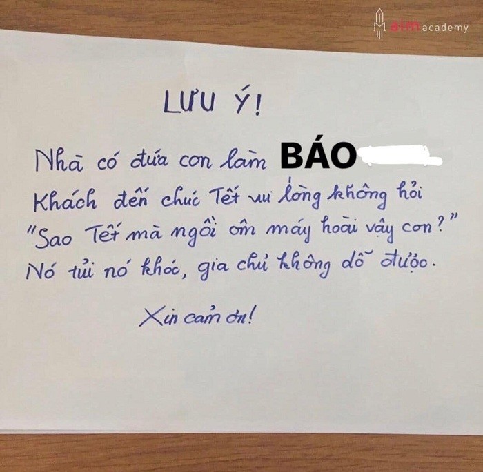 Ba ngoai treo bang canh bao nha co chau gai “dan nhau” gay sot-Hinh-11