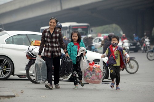 Trang dem cho ve que an Tet, noi so cua gioi tre-Hinh-12