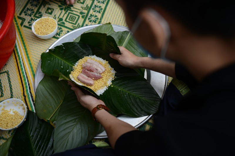 Chien si “chong giac lua” tro tai goi banh chung sieu dep-Hinh-5