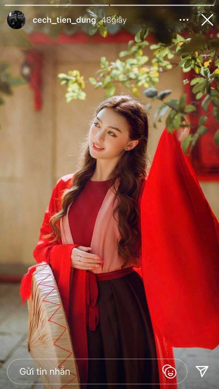 Ban gai Tay cua Bui Tien Dung dien ao dai ngam ma me-Hinh-2