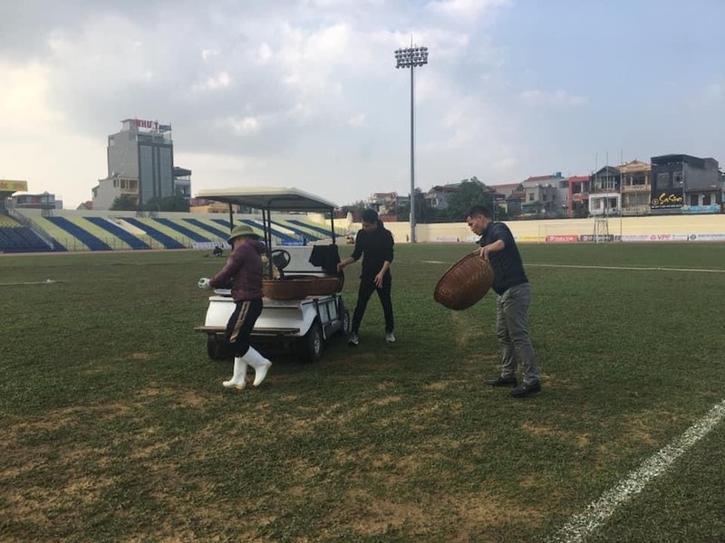 V-League 2021 quay lai, cac CLB “choi lon” dau tu mat san khung?-Hinh-2