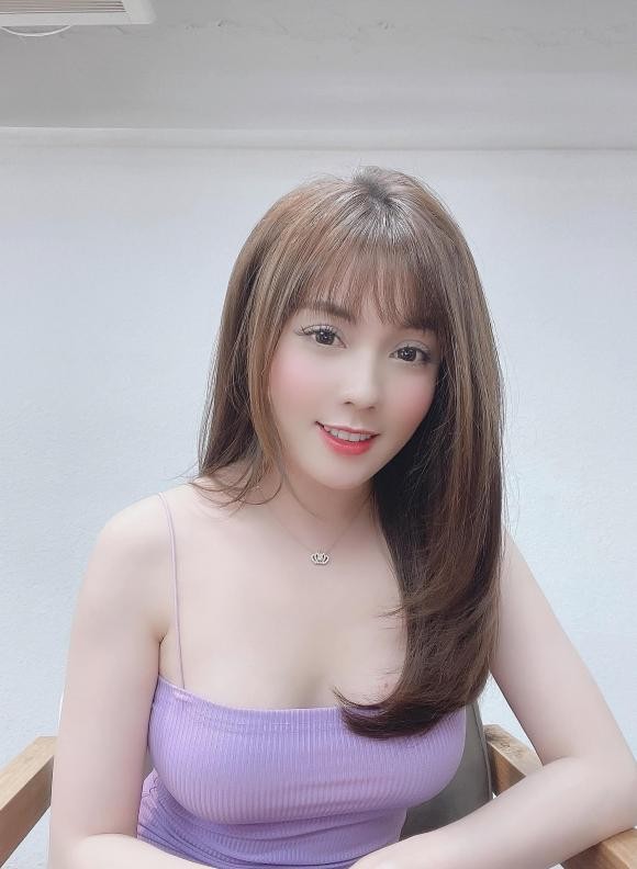 Khoe toc moi, nu giang vien hot girl duoc khen xinh nhu bup be-Hinh-3