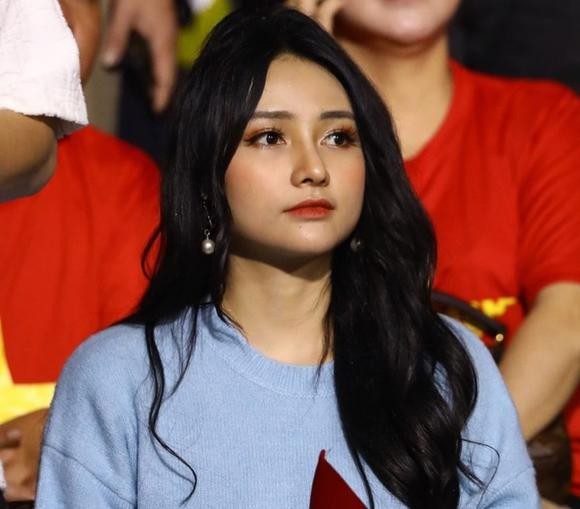 Nu DJ Viet nong bong duoc bao Trung vi nhu Angelababy la ai?-Hinh-3