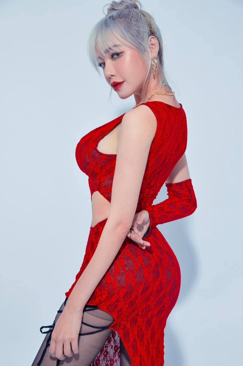 Hot girl Elly Tran lam netizen “chay mau mui“ lo so do cuc chuan-Hinh-6