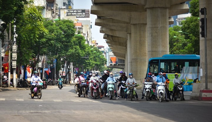 Ha Noi nang nong dinh diem, netizen khoi lai 