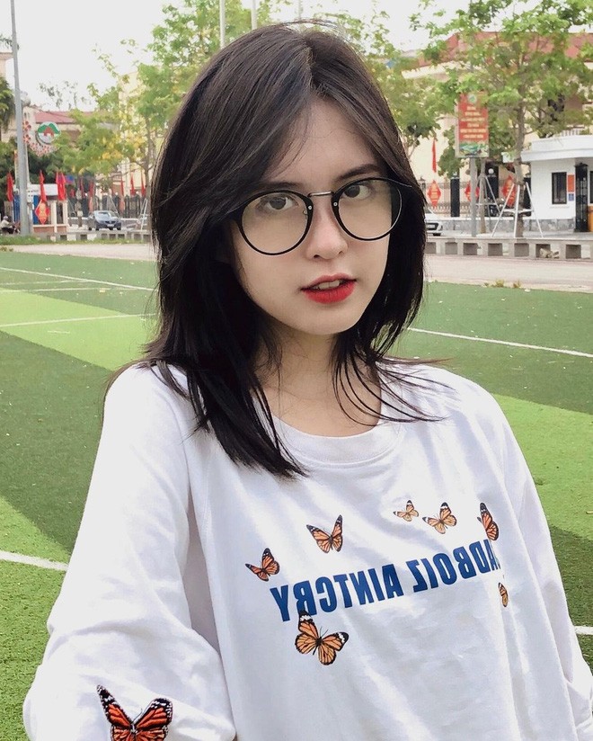 Lo danh tinh gai xinh chup anh can cuoc cong dan dep xuat than-Hinh-2