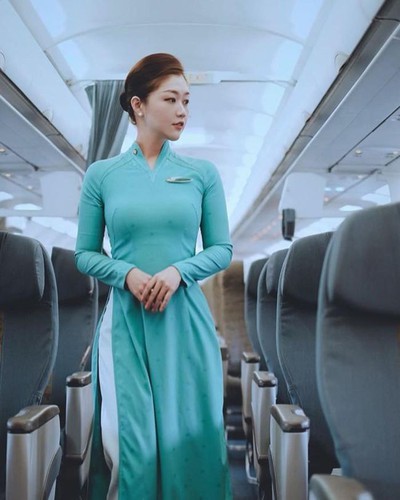 Nu tiep vien Vietnam Airlines bi page ban hang online ngang nhien 