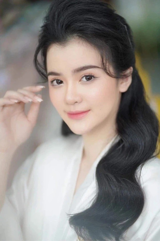 Pho truong su giau co, con dau ba Phuong Hang khien netizen lac mat-Hinh-2