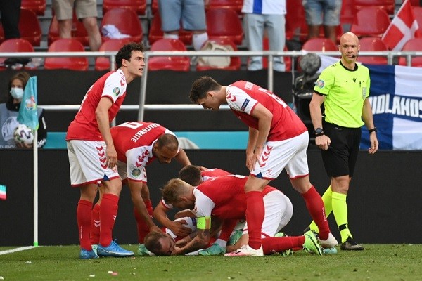 Eriksen dot quy tren san, Dan Mach de thua Phan Lan tai EURO 2020