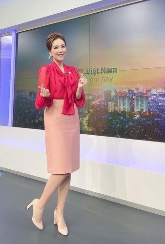 Bi nhac chuyen sinh con, “MC dep nhat VTV” co man dap tra 