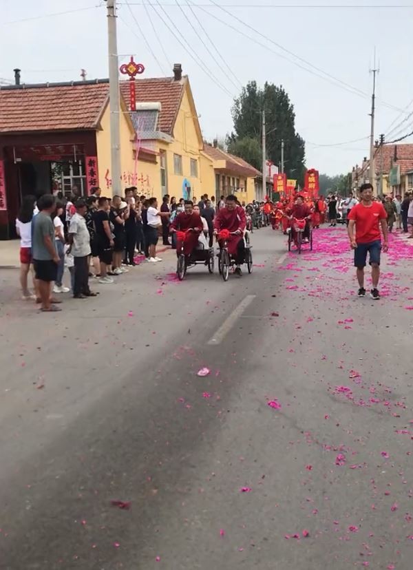 Video: Chu re cuoi ngua cung doan nguoi ruoc dau cuc hoanh trang