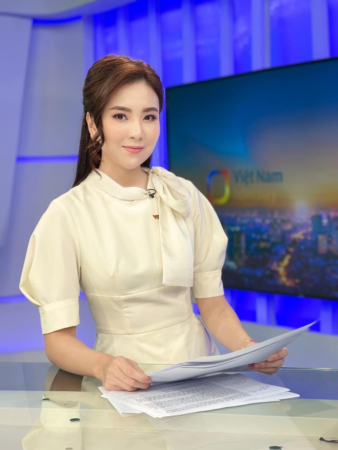 “MC dep nhat VTV” lo tu do o co quan, netizen 