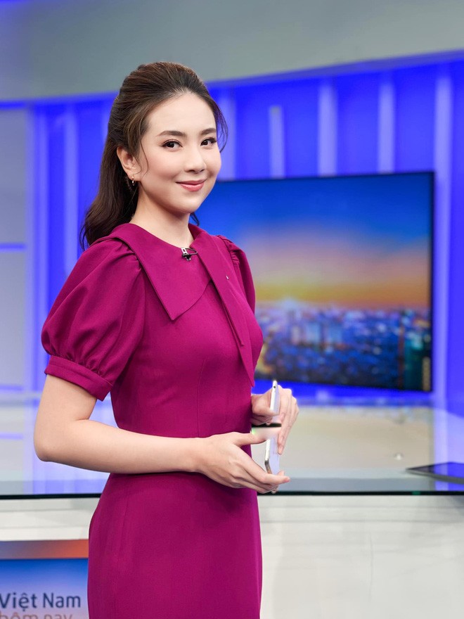 “MC dep nhat VTV” lo tu do o co quan, netizen 