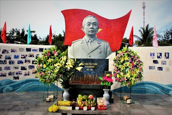 Cong vien dai tuong Vo Nguyen Giap o Truong Sa