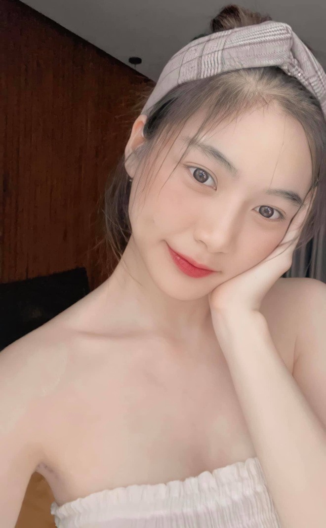 Tot nghiep dai hoc hot girl trieu followers khoe anh trai tang qua khung-Hinh-6