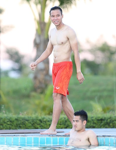 Coi ao khoe mui, dan nam than doi tuyen VIet Nam gay sot-Hinh-9