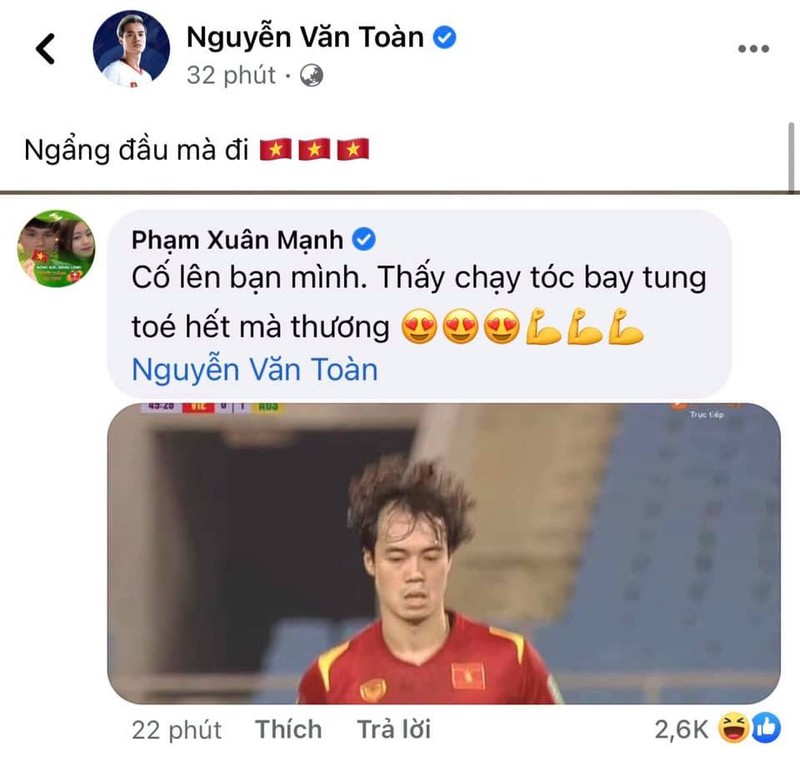 Anh che bong da: Doi tuyen Viet Nam duoc trao giai 